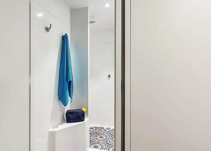 Hotelf1 * שומון